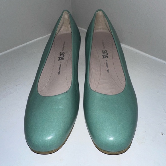 SAS, Sofia Wedge Pumps, size 6 - Picture 2 of 8